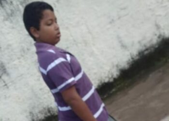 Menino de 13 anos morre atropelado por caminhão