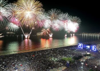 Capitais brasileiras se dividem sobre festas de réveillon