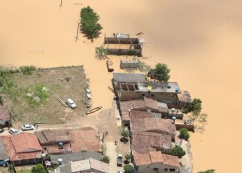 Governo da Bahia confirma mais duas mortes pelas chuvas no estado