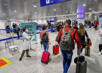 Governo passa a exigir comprovante de vacinação para entrar no Brasil