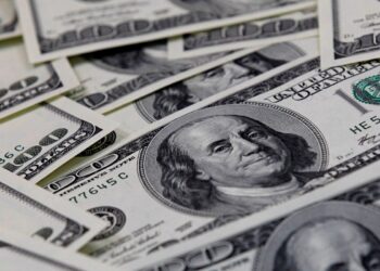 Dólar tem maior queda em duas semanas e fecha a R$ 5,66