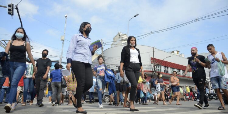 Brasil registra 13,4 mil novos casos de covid-19 em 24h