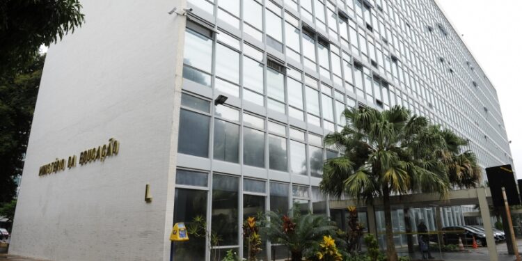 MEC registra recorde de abertura de vagas no ensino superior