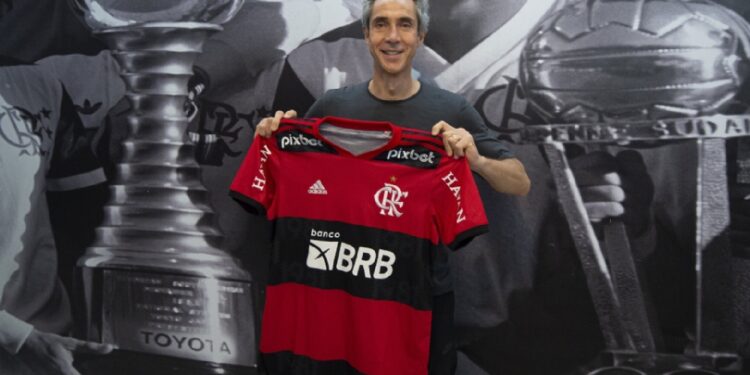 VÍDEO: Confira os bastidores do primeiro dia de Paulo Sousa no Ninho do Urubu