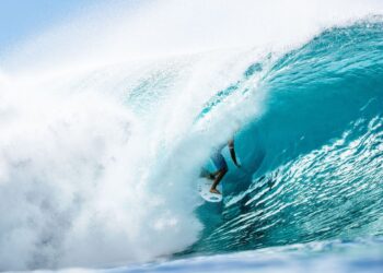Miguel Pupo supera Ítalo Ferreira em duelo brasileiro em Pipeline