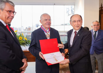 Ex-presidente José Sarney é homenageado com a medalha Cândido Mendes do TJ