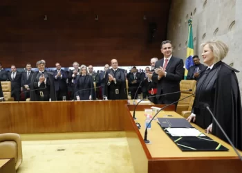 Rosa Weber toma posse como presidente do STF, defende a democracia e repudia discurso de ódio e intolerância