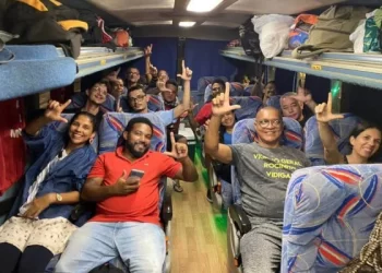 Caravanas de apoiadores de Lula começam a chegar a Brasília para posse