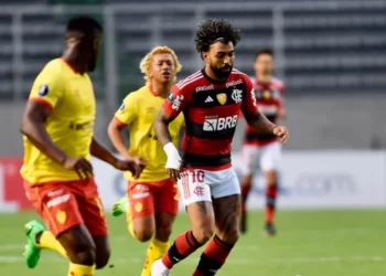 Flamengo volta ao Rio após derrota na Libertadores; “Temos que aprender”, diz Everton Ribeiro