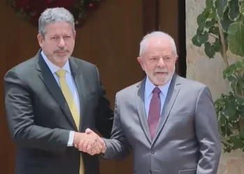 Contra articulação, Lira diz que ‘não vai sacanear’ Lula