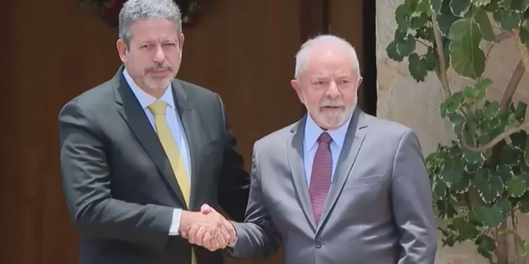 Contra articulação, Lira diz que ‘não vai sacanear’ Lula