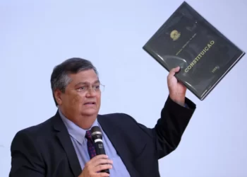 Dino determina que PF instaure inquérito para apurar organismos nazistas e neonazistas no Brasil