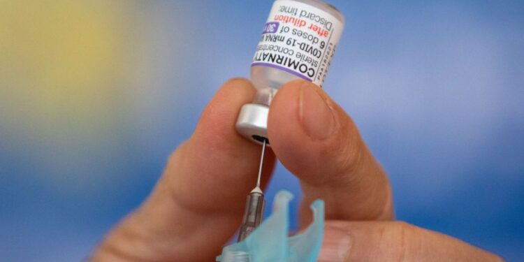 Pessoas com comorbidade podem tomar vacina bivalente da Covid-19