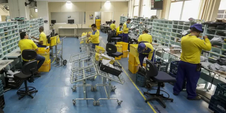 Correios divulga edital de concurso com mais de 3,5 mil vagas