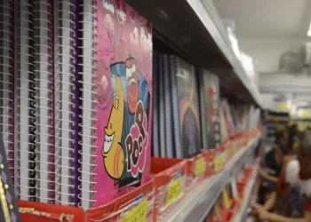 Gastos com material escolar impactam orçamento de 85% das famílias