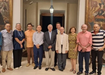 Imortais da Academia Maranhense de Letras visitam José Sarney