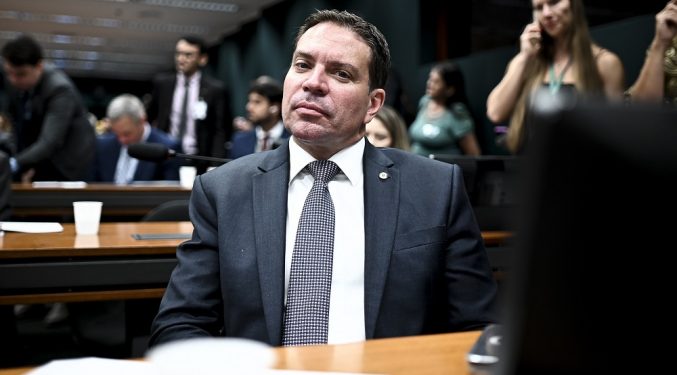 STF vê caso Ramagem como prévia para livrar deputados; entenda crise de poderes