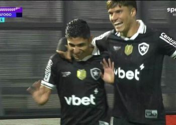 Bota vence Bragantino de novo e vai às quartas em jogo com duas expulsões