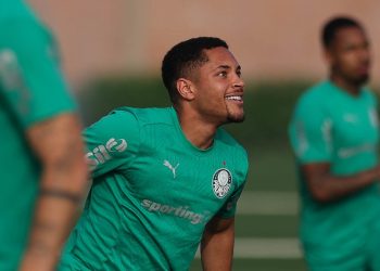 Palmeiras volta à Liberta com mudanças e aposta em Vitor Roque