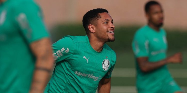 Palmeiras volta à Liberta com mudanças e aposta em Vitor Roque