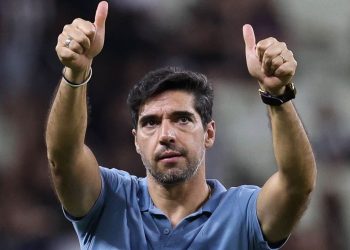 Abel exalta atitude da torcida do Universitario em vitória do Palmeiras