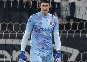 Cássio se revolta, diz que Cruzeiro jogou contra 12 em derrota para Santos e cita Neymar