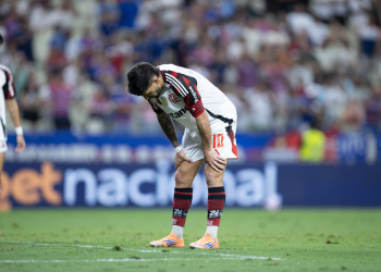 Flamengo demora a entender o jogo, tem ataque inoperante e aumenta pressão na Libertadores