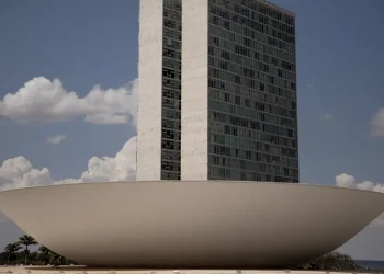 PGR envia ao STF parecer contrário a mandato remoto no Congresso