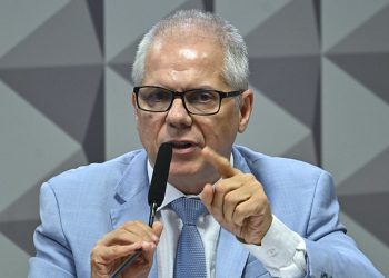 Ex-presidente do INSS é preso em operação contra descontos ilegais