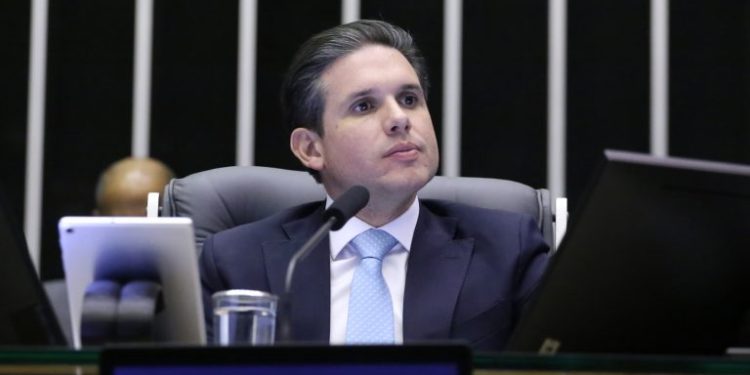 Motta aguarda novo parecer sobre projeto do combate ao crime organizado para definir votação