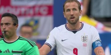 Kane perde gol feito, Inglaterra para em bloqueio de Gana e adia vaga para mata-mata