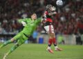 Análise: Fla fica perto de desastre, mas vai à semi