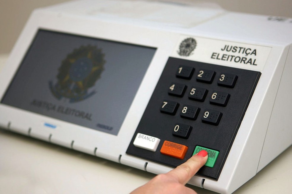 Presidente do TSE diz que voto é livre e afirma que vai reprimir ameaças e assédio