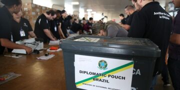 Brasileiros no exterior se mobilizam para reverter abstenção no 2º turno