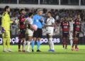 Flamengo se irrita com a arbitragem, recoloca o Santos no jogo e vê o empate reduzir a vantagem